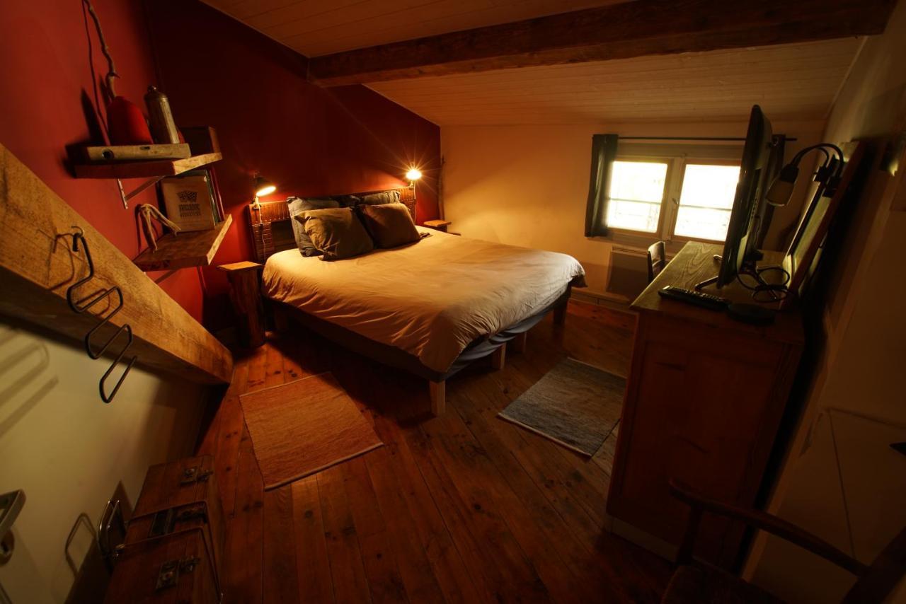 Le Refuge Cérétan, grand et bel appartement mansardé en plein centre Esterno foto