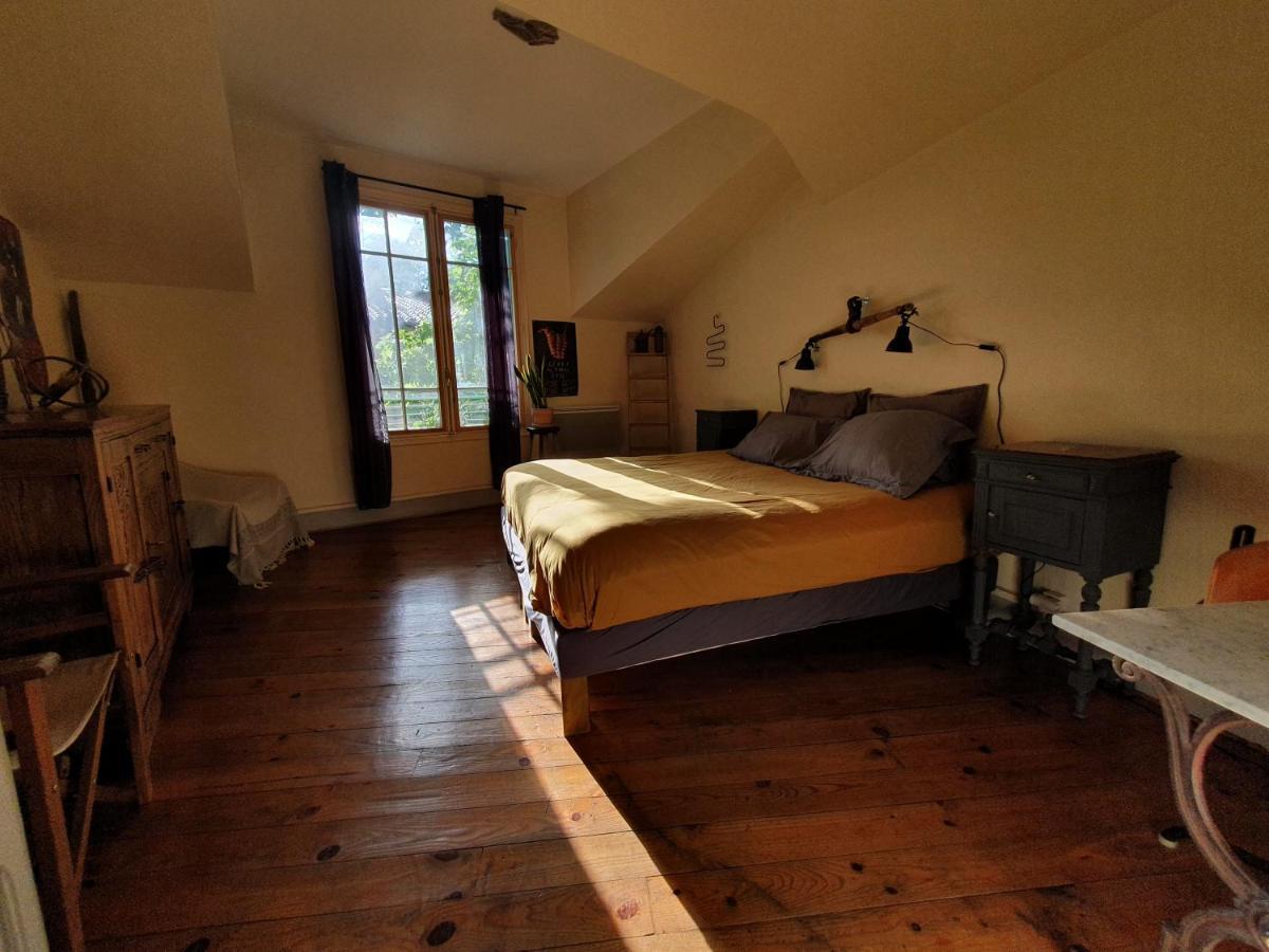 Le Refuge Cérétan, grand et bel appartement mansardé en plein centre Esterno foto